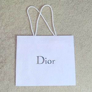 Dior small gift/shopper bag 😍